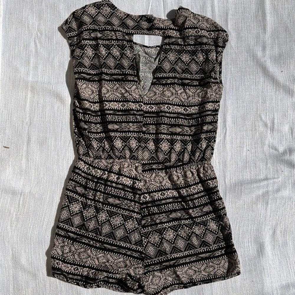 Ambiance Apparel | Open Back Romper | size S - Picture 5 of 5